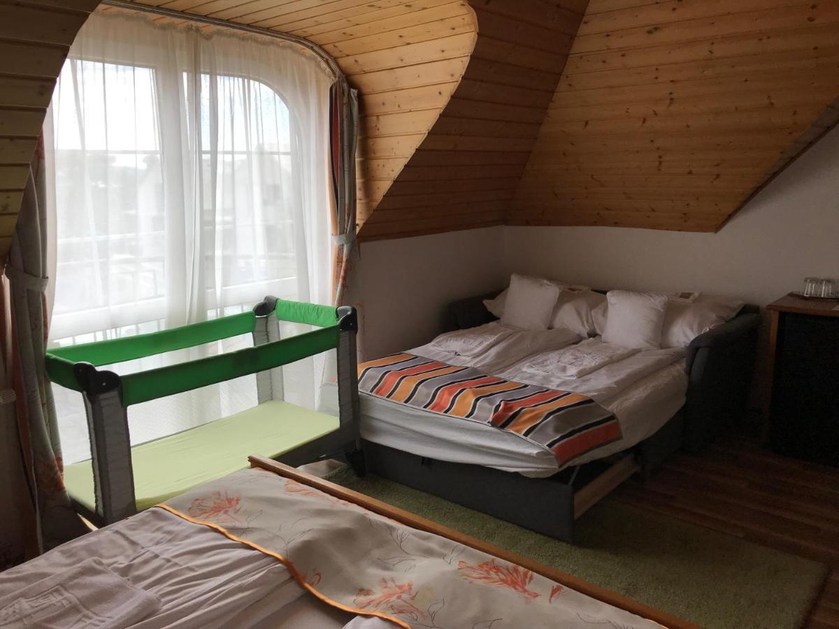 Zoeldteto Panzio Bed & Breakfast บาลาตอนฟือเรด ภายนอก รูปภาพ
