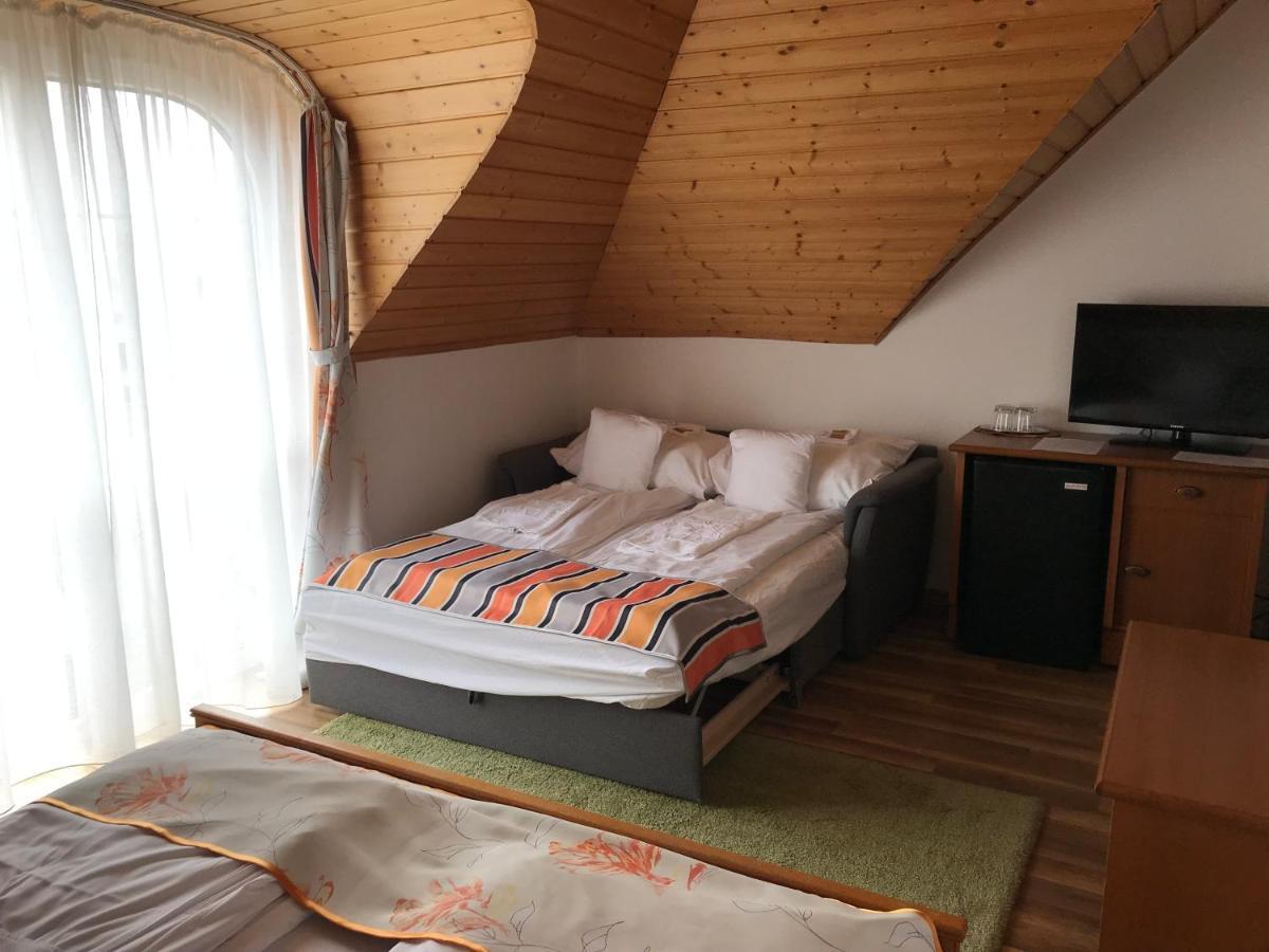 Zoeldteto Panzio Bed & Breakfast บาลาตอนฟือเรด ภายนอก รูปภาพ