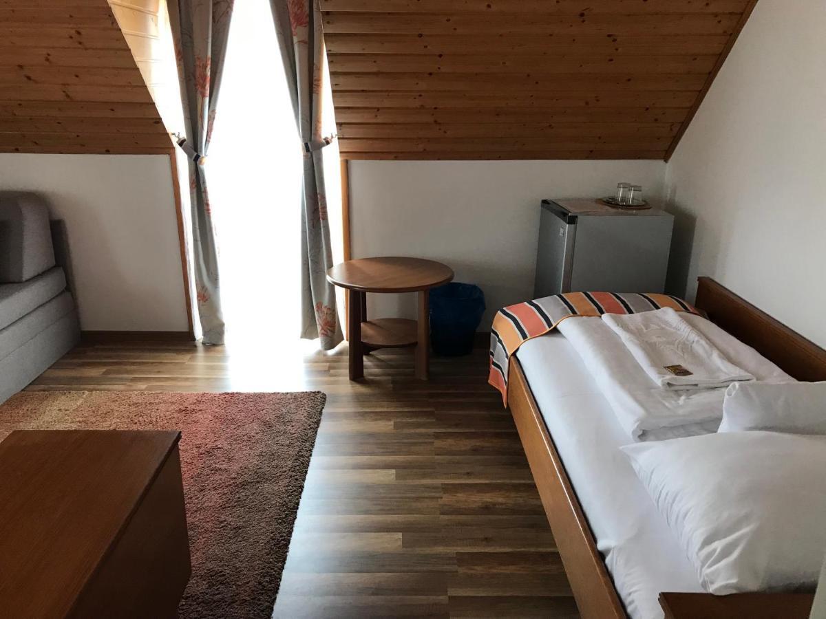 Zoeldteto Panzio Bed & Breakfast บาลาตอนฟือเรด ภายนอก รูปภาพ