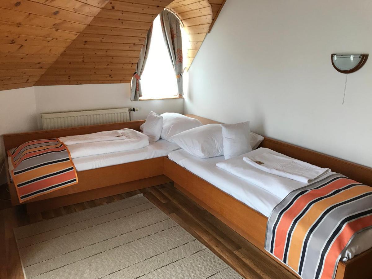 Zoeldteto Panzio Bed & Breakfast บาลาตอนฟือเรด ภายนอก รูปภาพ