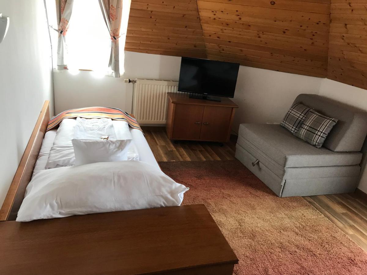 Zoeldteto Panzio Bed & Breakfast บาลาตอนฟือเรด ภายนอก รูปภาพ