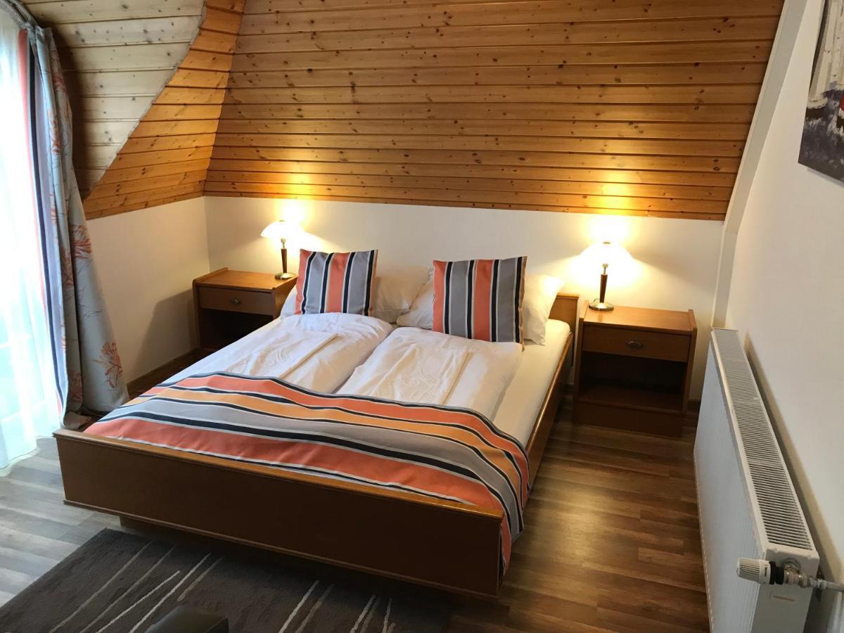 Zoeldteto Panzio Bed & Breakfast บาลาตอนฟือเรด ภายนอก รูปภาพ