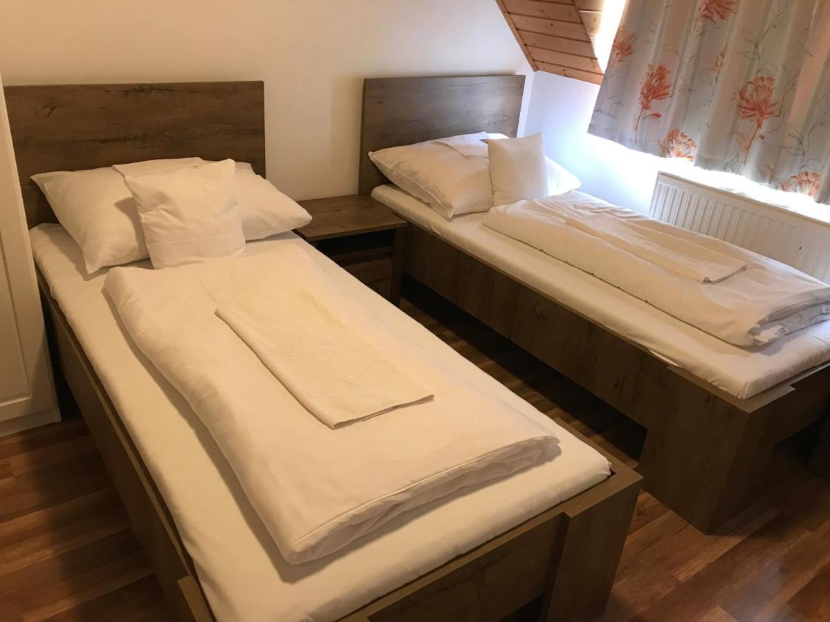 Zoeldteto Panzio Bed & Breakfast บาลาตอนฟือเรด ภายนอก รูปภาพ