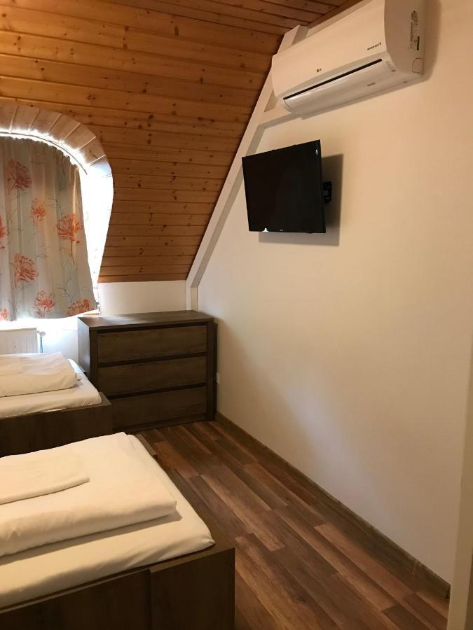 Zoeldteto Panzio Bed & Breakfast บาลาตอนฟือเรด ภายนอก รูปภาพ